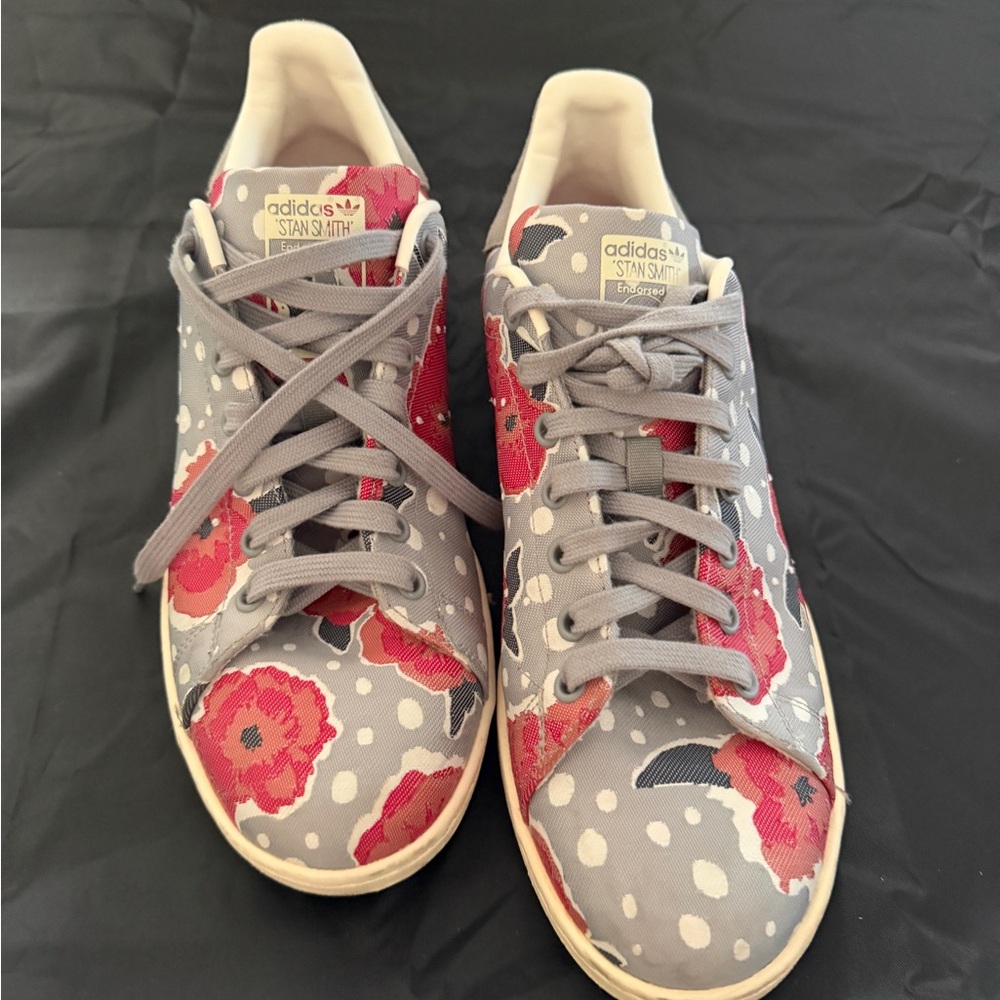 adidas Women's Gray Sneakers with Red Floral Print